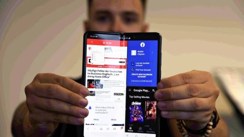 IFA: Smartphone manufacturers pin their hopes on new standard Smartphone
