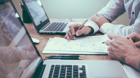 Dividend shares in times of corona – what investors should pay attention to